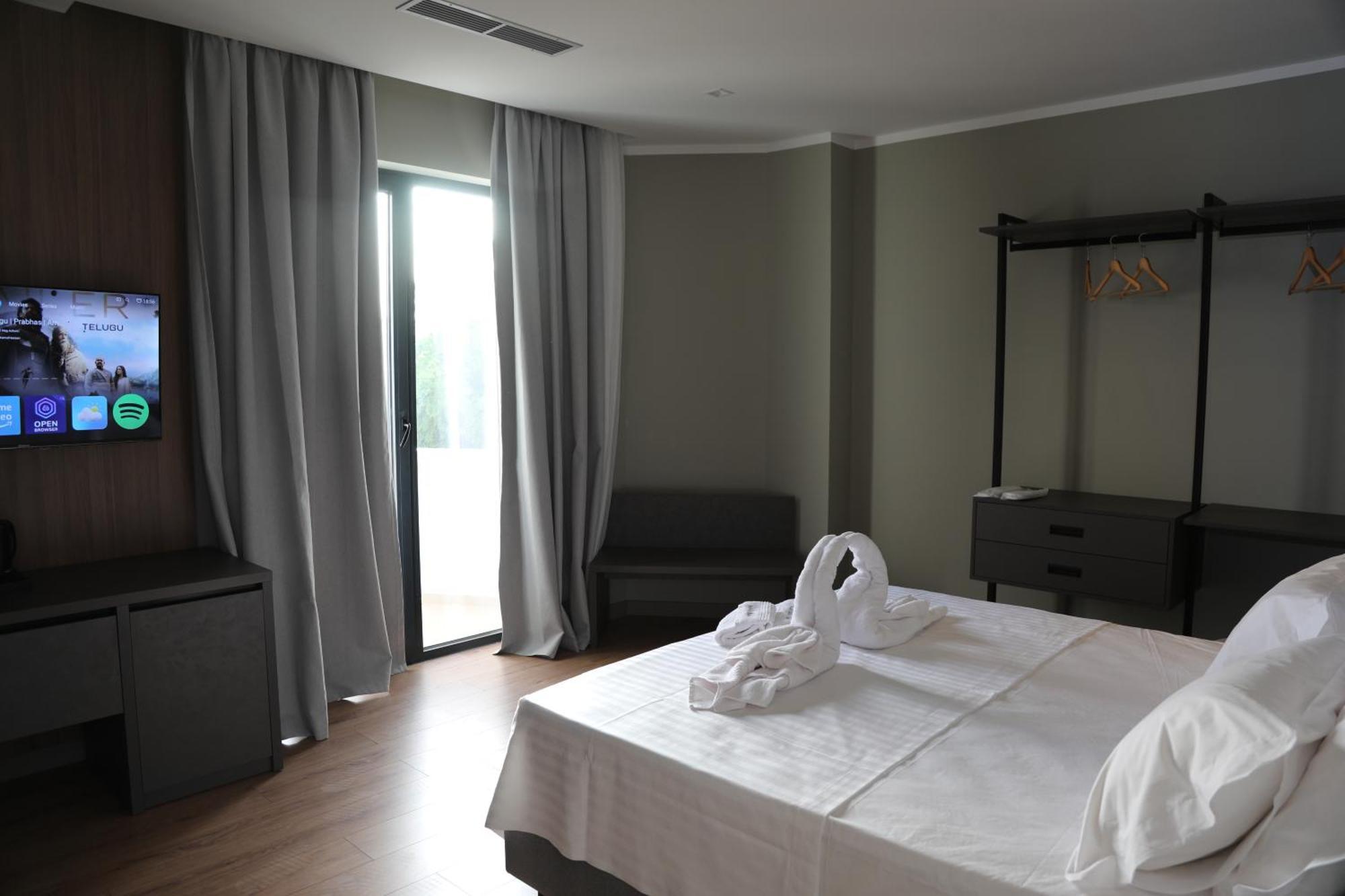 Kruja Luxury Suites ภายนอก รูปภาพ