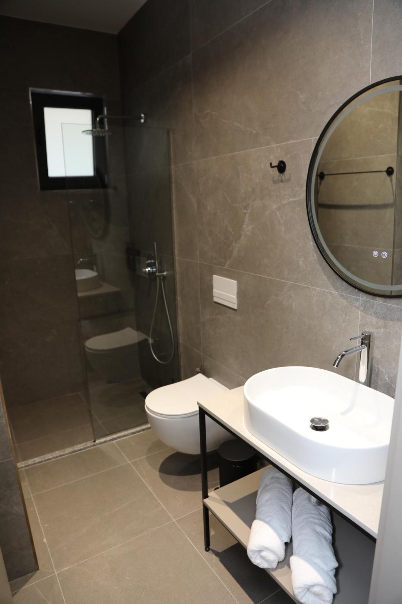 Kruja Luxury Suites ภายนอก รูปภาพ