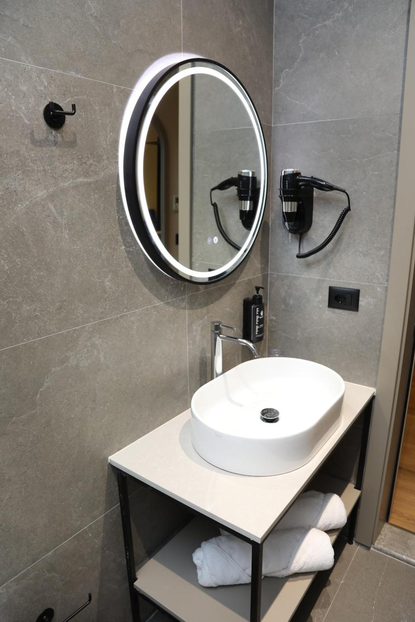 Kruja Luxury Suites ภายนอก รูปภาพ